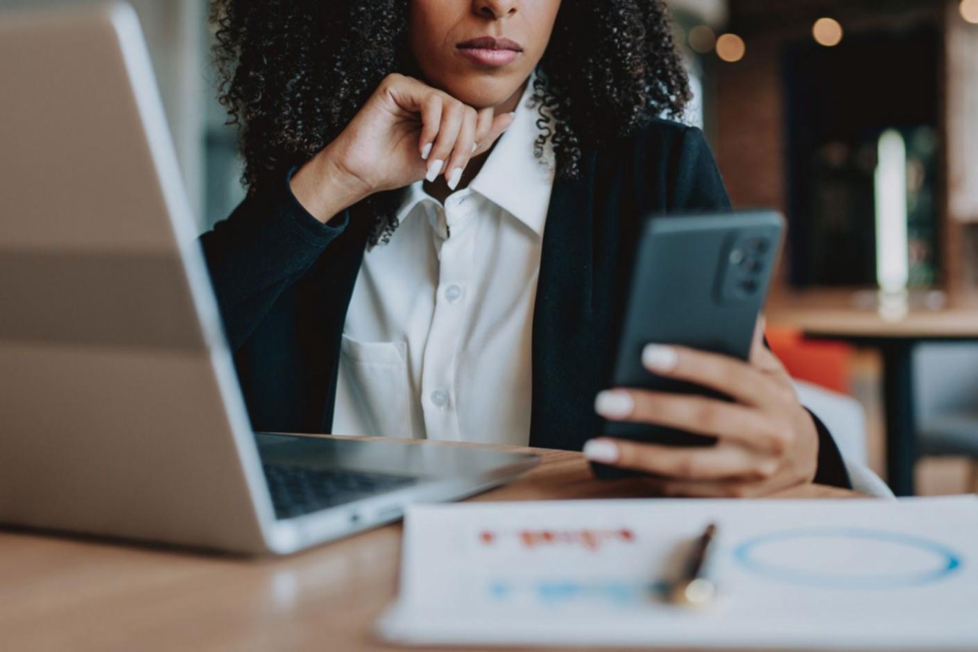 Evaluare critică din partea experților din industrie